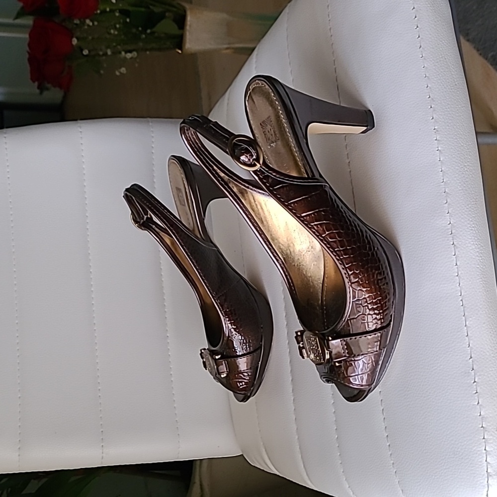 Anne Klein Croc Lackered Sandals ❤️